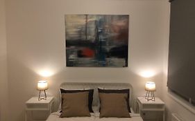 Elegant Apartment Close To The Old Town